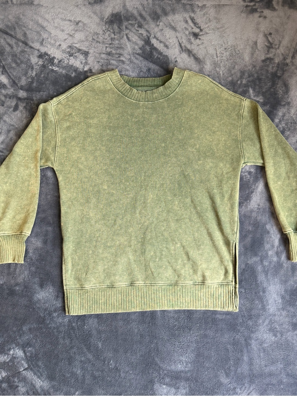 SO Women’s Small Green Acid Wash Crewneck Sweatshirt Side Slit Pullover.